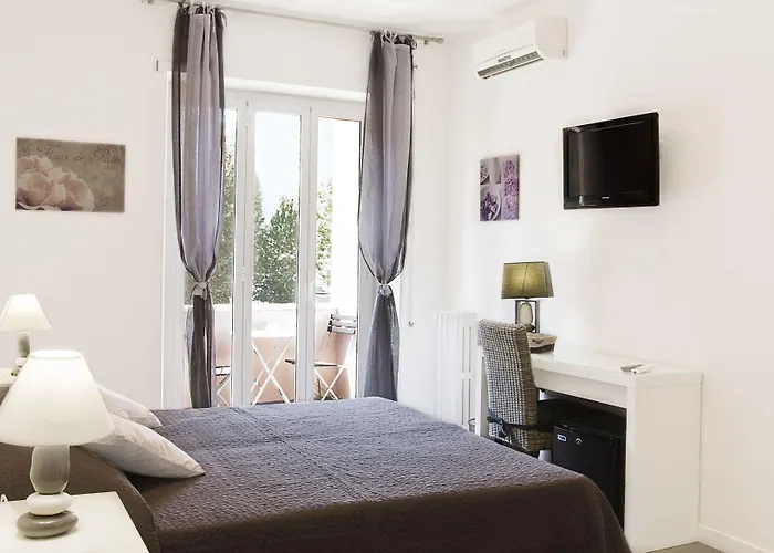 Le Cupole 4* רומא